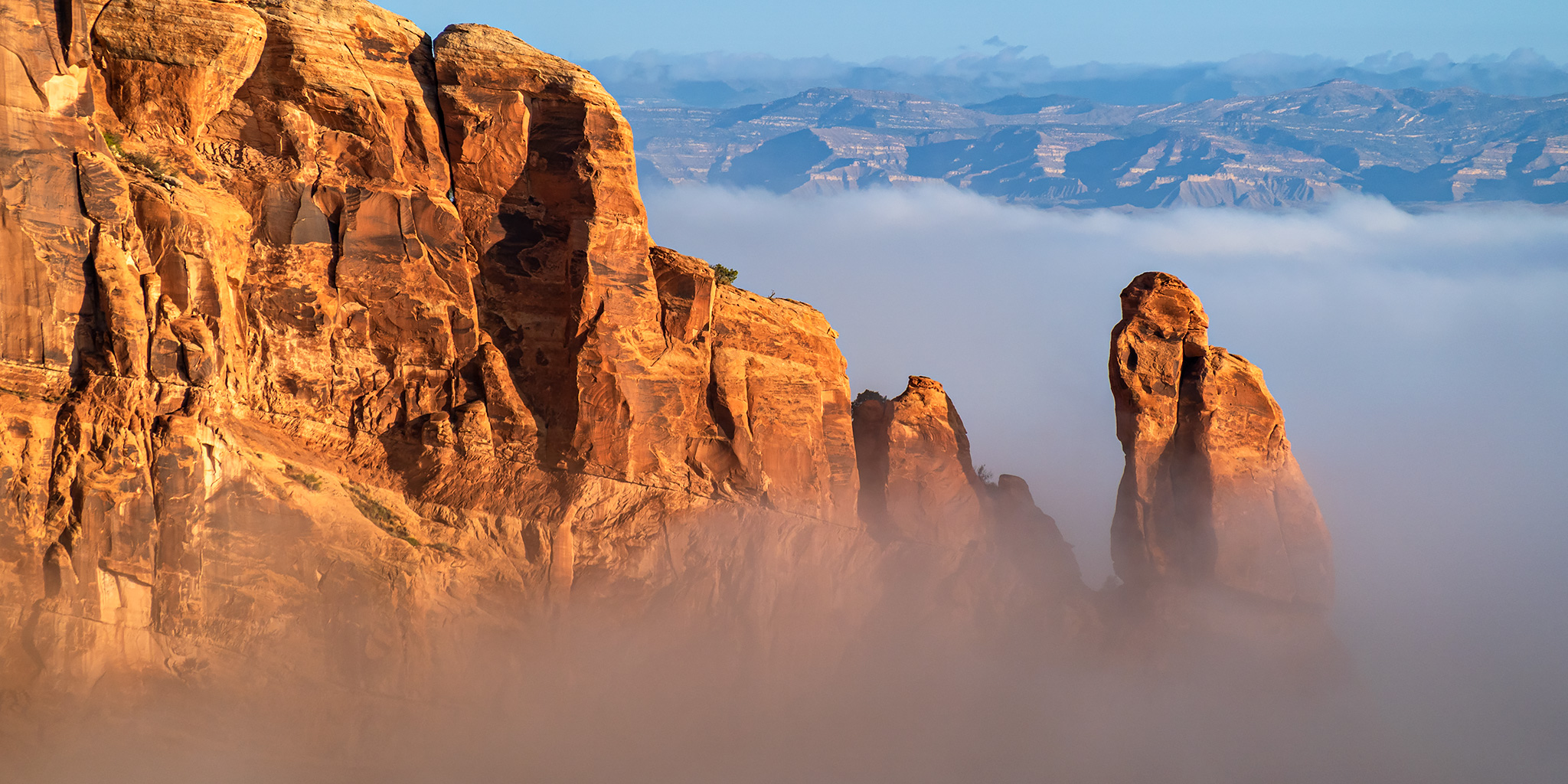 Ring Around The Island: Fog in Wedding Canyon